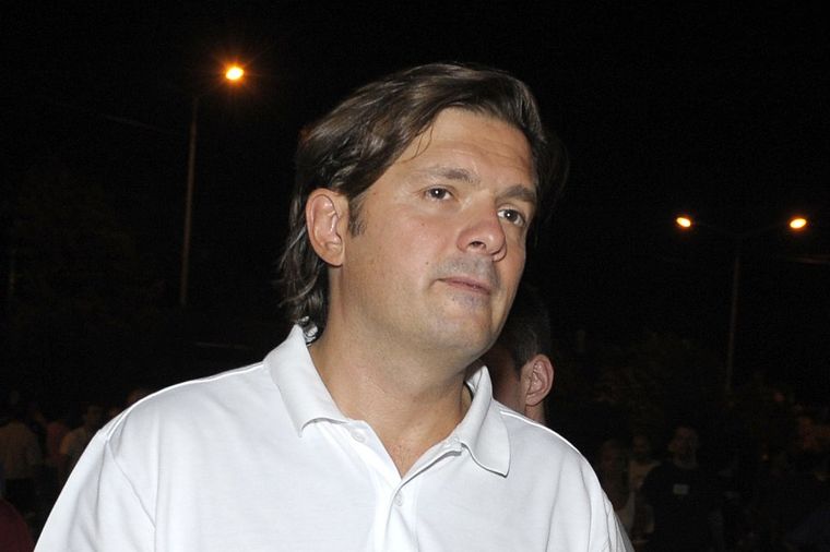 Milan Popović dovodi sina u Srbiju