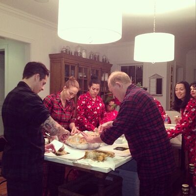Dženifer Lopez sprema božićni obrok u pidžami (FOTO)