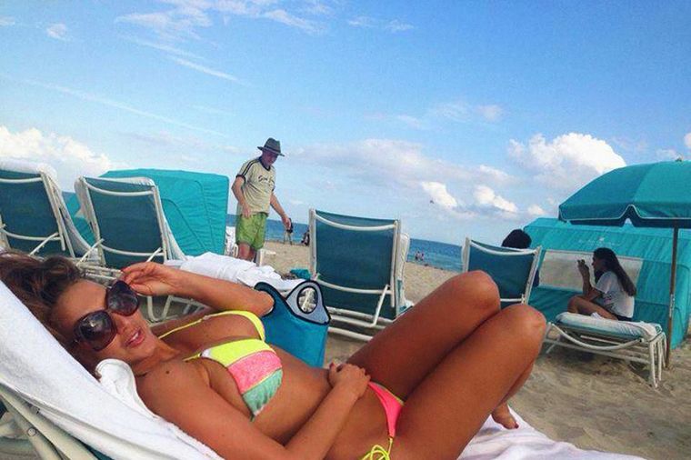 Majami, sunce, plaža i Goga u šarenom bikiniju! (FOTO)