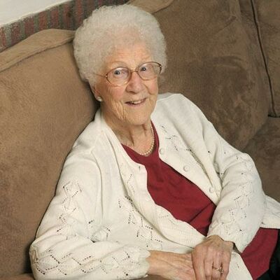 106 godina: Najstarija korisnica Fejsbuka proslavila rođendan (FOTO)