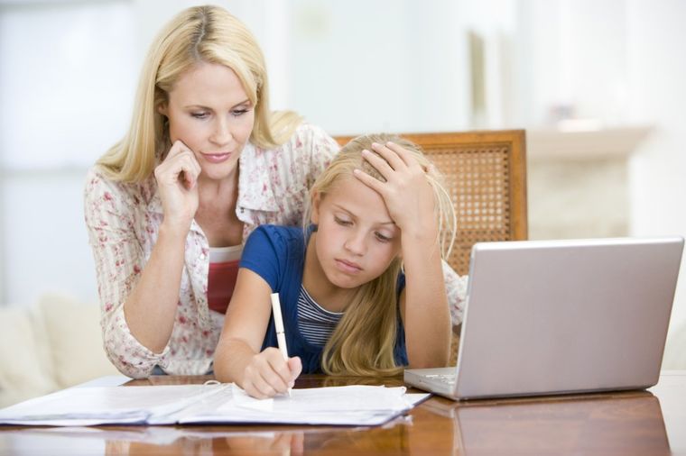 Sve češće roditelji pišu domaće zadatke umesto dece!
