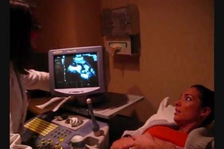 Trenutak istine: Reakcija trudnice na vest da nosi blizance (VIDEO)