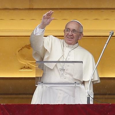 Dešava se svima: Papa opsovao pred masom u Vatikanu (VIDEO)