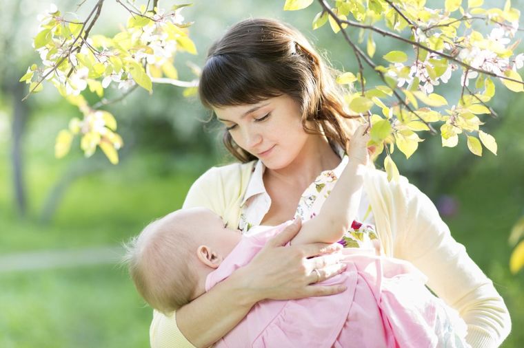 Zabrinjavajući podaci: U Srbiji samo 13 odsto majki doji bebe!