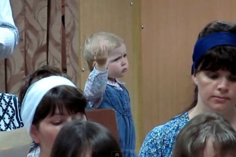 Urnebesno: Da li je ovo najslađi i najmlađi dirigent na svetu? (VIDEO)