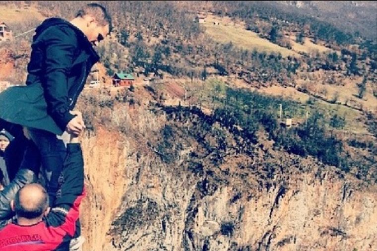 Hrabar: Saša Kovačević skočio s mosta! (FOTO)