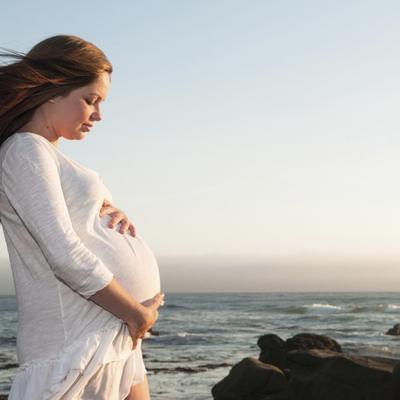 Odgovor našeg ginekologa: Beba se okrenula guzom, kako da se vrati u pravilan položaj pre porođaja?