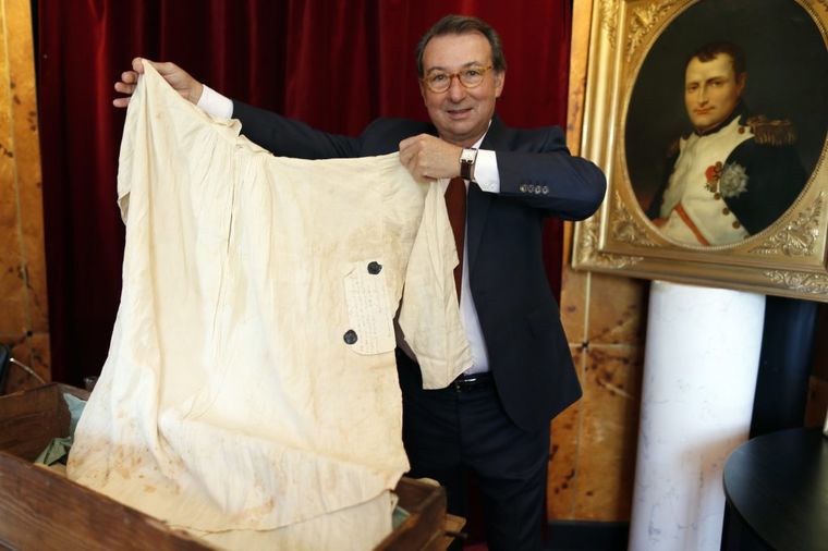 Na aukciji košulja u kojoj je Napoleon umro (FOTO)