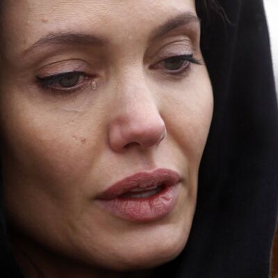 Anđelina Džoli uplakana u Srebrenici (FOTO)