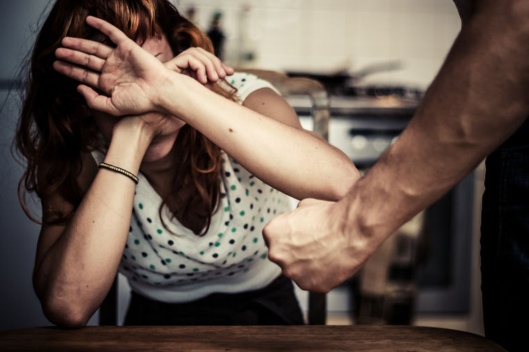 Stravična srpska statistika: Svake godine u porodičnom nasilju strada 30 do 40 žena!