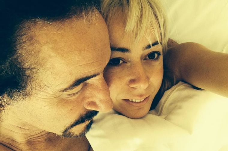 Golišavi selfi: Željko Bebek sa suprugom u krevetu! (FOTO)