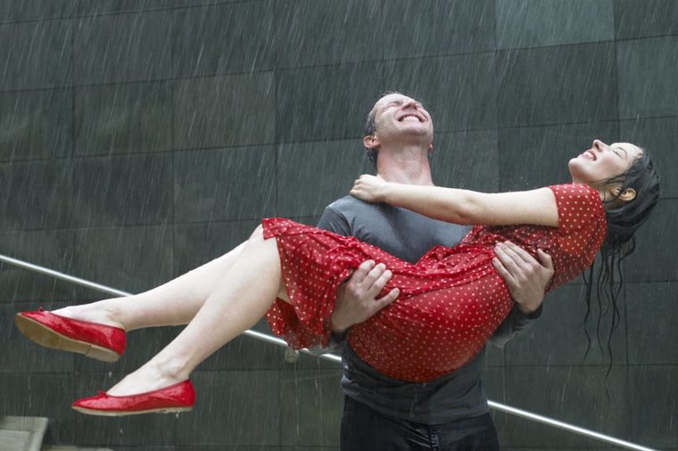 Iskoristite kišu na najbolji način: 8 romantičnih stvari koje možete da radite sa partnerom kod kuće
