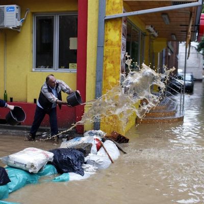 Preporuke za postupanje nakon povlačenja vode: Izvršiti dezinfekciju, dezinsekciju i deratizaciju