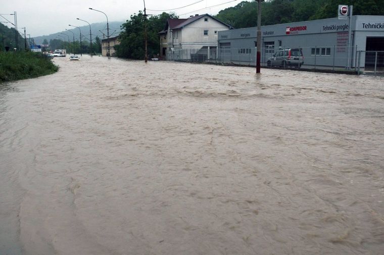 Vanredno stanje u Vrnjačkoj banji: Poplave odnele nekoliko mostova