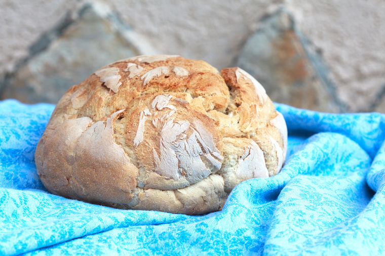 Tradicionalni domaći hleb