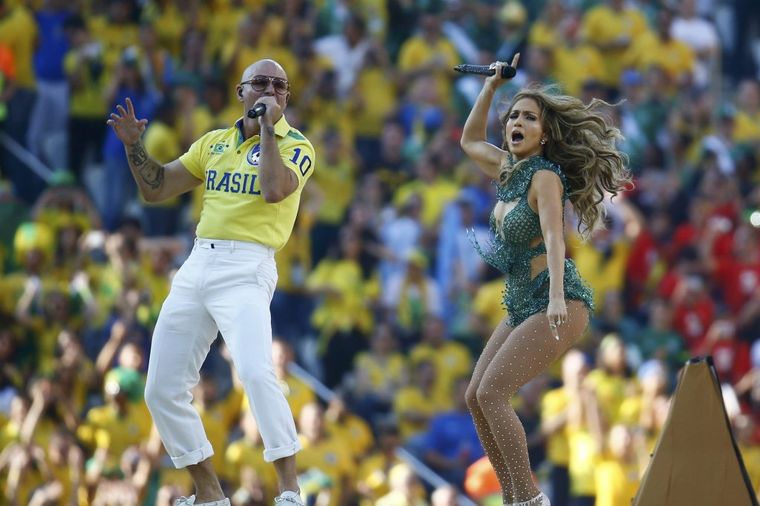 Vatrena Džej Lo na Svetskom prvenstvu: Upečatljiv kostim koji je otkrio sve njene obline! (FOTO)