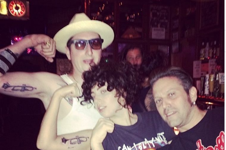 Lejdi Gaga u ludom provodu po Njujorku: Tetovirana i samo u gaćicama! (FOTO)