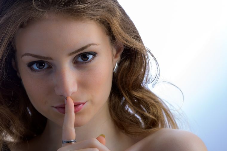 Loš seks, dugovi i broj partnera: 6 najčešćih tajni koje žena krije od svoje jače polovine
