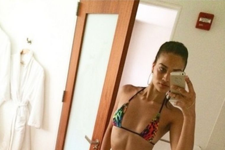 San svakog muškarca: Šanina Šeik u ultra malom leopard bikiniju! (FOTO)