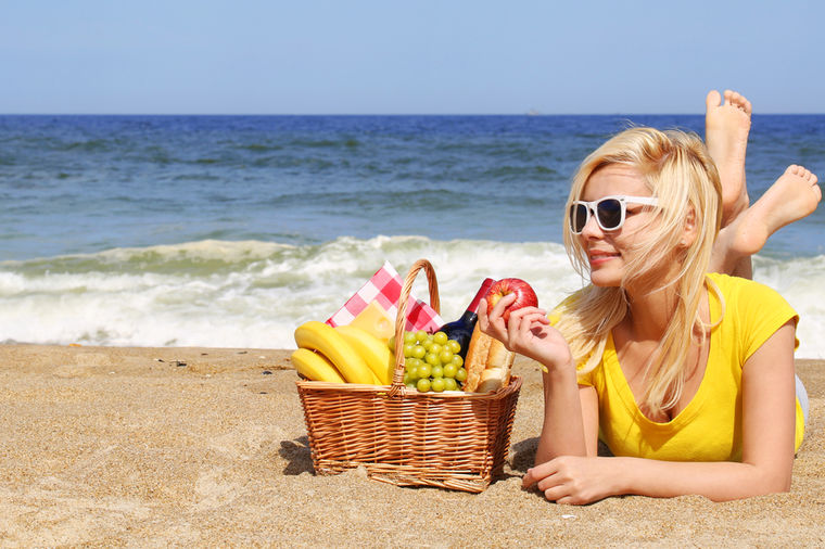 Lagano i hranljivo: 6 idealnih namirnica za užinu na plaži