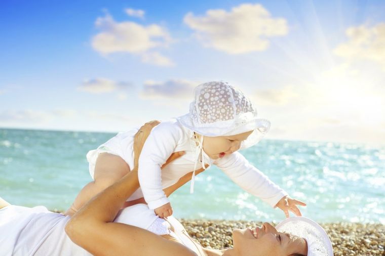 Prvi put sa bebom na moru: Kako da zaštitite kožu vašeg deteta od sunca