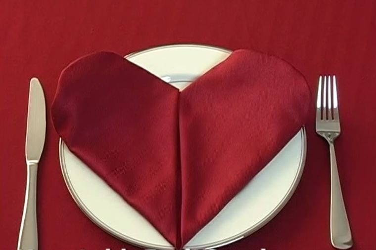 Fenomenalno: Napravite srce od salvete! (VIDEO)