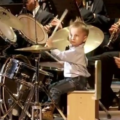 Čudo od deteta: Četvorogodišnji dečak svira bubnjeve u filharmoniji! (VIDEO)