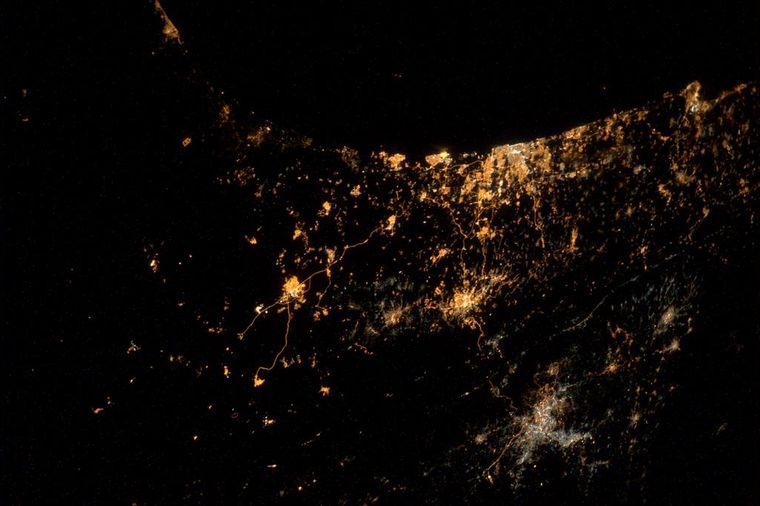 Najtužnija fotografija iz svemira: Eksplozije i rakete iznad Gaze i Izraela (FOTO)