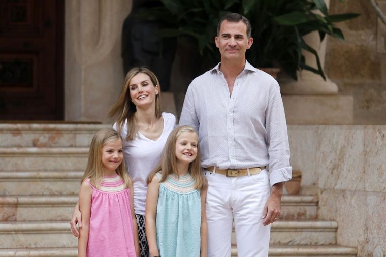 Španska kraljevska porodica na odmoru u Majorki: Upoznajte princeze Leonoru i Sofiju! (FOTO)