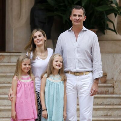 Španska kraljevska porodica na odmoru u Majorki: Upoznajte princeze Leonoru i Sofiju! (FOTO)