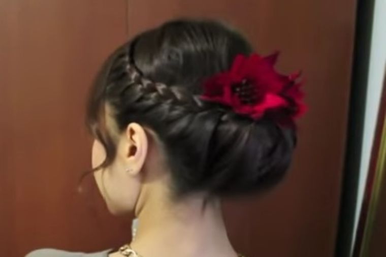 Elegantna frizura za manje od 5 minuta: Napravite prelepu punđu za svaku priliku! (VIDEO)