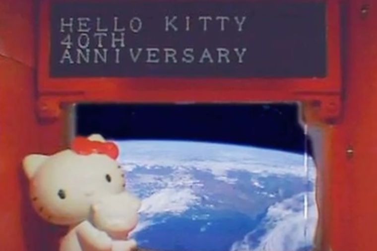 Maca Helo Kiti slavi 40. rođendan u svemiru: Sa prozora posmatra planetu! (FOTO)