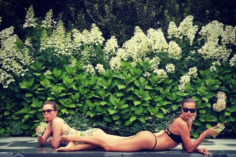 Atraktivna Irina Šajk pozira kraj bazena: Dupla nevolja! (FOTO)