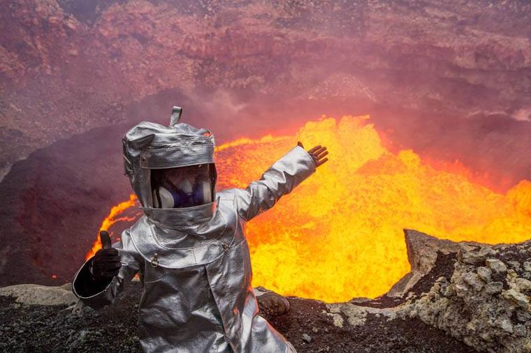 Dok se kamera nije istopila: Istraživači napravili najdramatičniji selfi ikada - u aktivnom vulkanu!