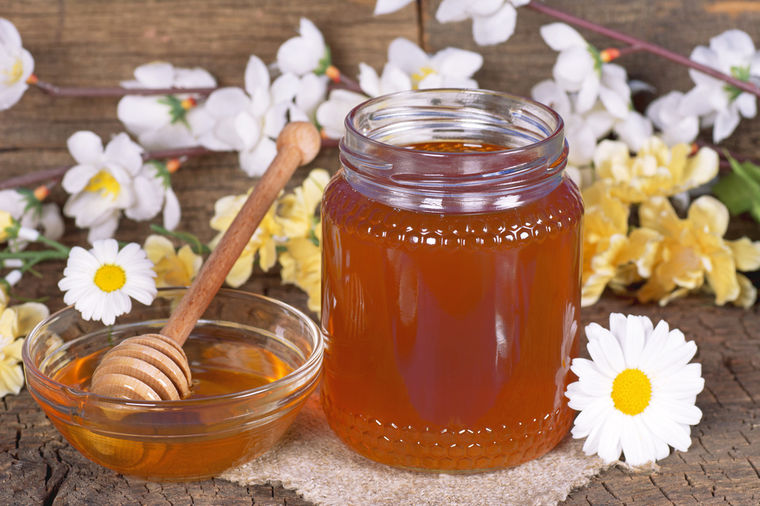 Snižava holesterol, jača srce, poboljšava pamćenje: Evo zašto svaki dan treba da pojedete kašiku meda!