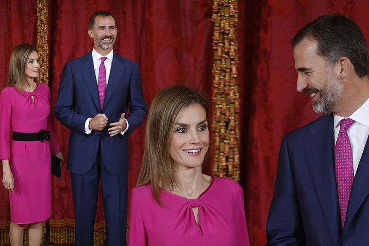 Čista ljubičasta elegancija: Španska kraljica Leticija odiše svežinom i blistavošću (FOTO)