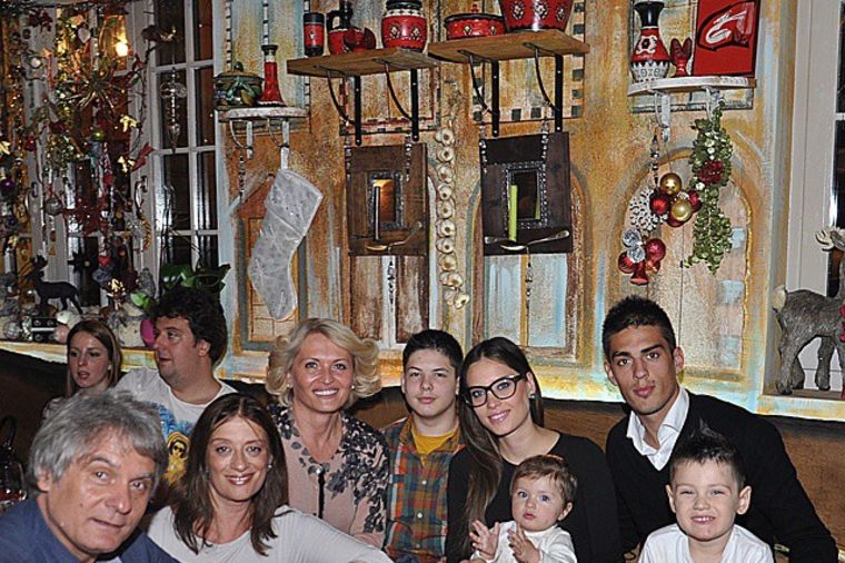 Mirka i Vujadin proslavili sinu rođendan: Porodično druženje uz zvezdašku tortu! (FOTO)