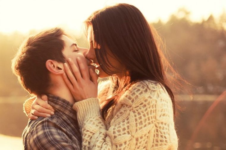 Misterija rešena: Da li možemo da se zaljubimo samo na osnovu poljupca? (VIDEO)