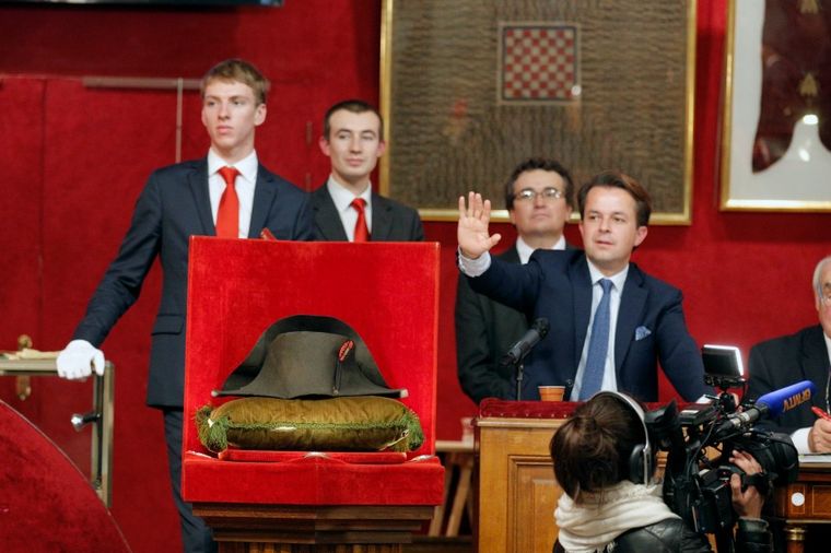 Napoleonov šešir premašio očekivanja: Prodat na aukciji za 1,9 miliona evra! (FOTO)