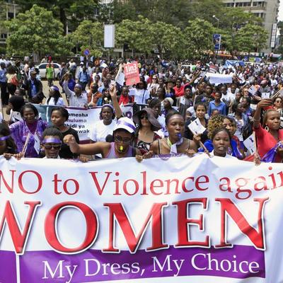 Borba protiv nasilja nad ženama: Protestni marš u Keniji za pravo da se nosi mini suknja! (FOTO)