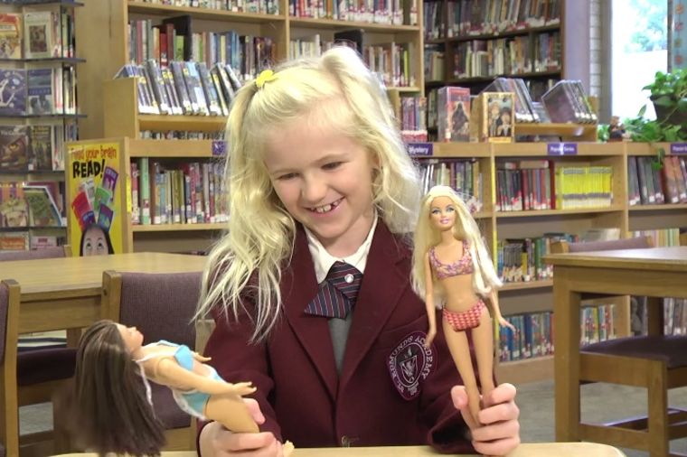 I deca se zasitila ideala lepote: Oduševili se Barbikom sa realnim ženskim proporcijama! (VIDEO)