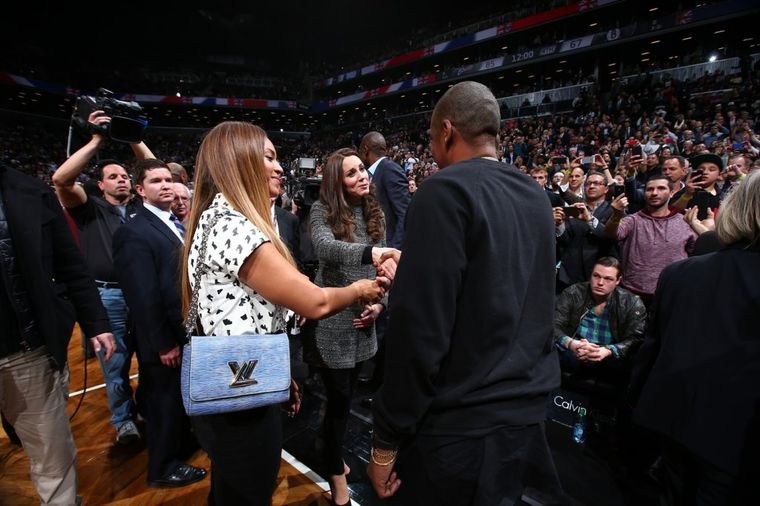 Pomama za Kejt i Vilijamom u Americi: Kraljevski par na NBA utakmici sa Bijonse i Džej Zijem! (FOTO)