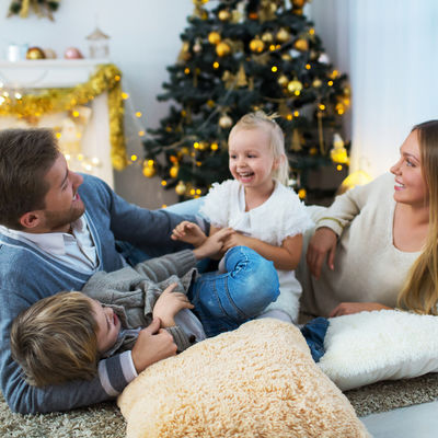 Detinjci: Porodični praznik kada mališani simbolično daruju roditelje