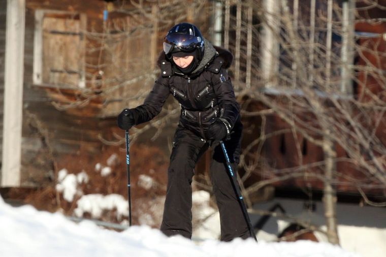 Prosula se: Madoni baš i ne ide skijanje, ali ne odustaje (FOTO)