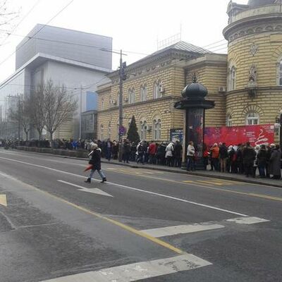 Beograd rano jutros: Ko kaže da ljudi ne vole kulturu! (FOTO)