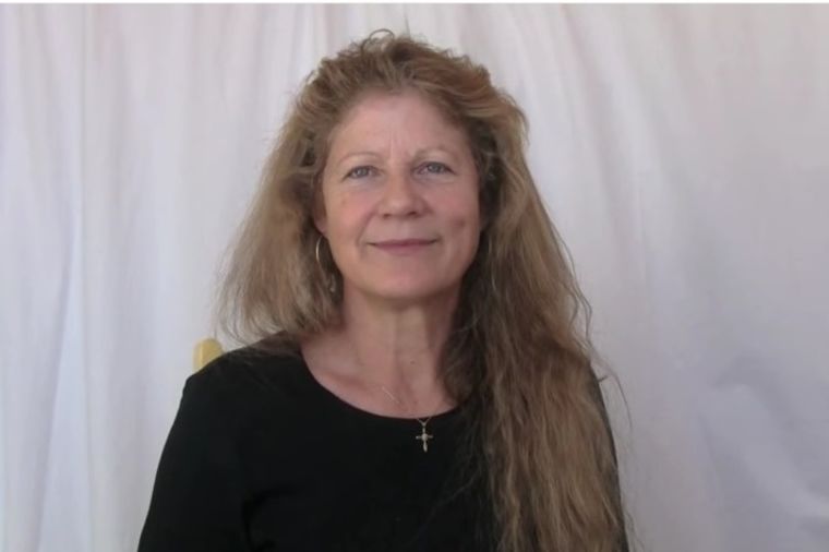 Pre i posle transformacija žene (56) koja će vas oduševiti: Šminka čini čuda! (VIDEO)