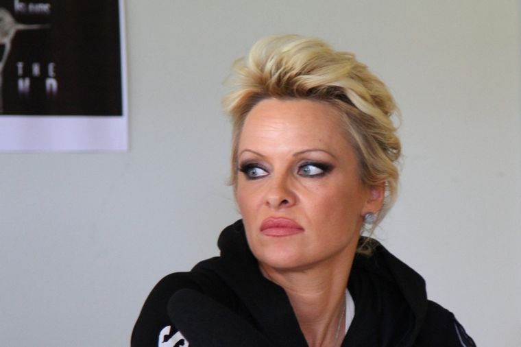 Zar opet: Pamela Anderson se po treći put razvodi od istog čoveka!