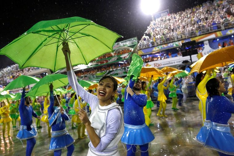 Pravi spektakl u Riju: Karneval odoleo kiši! (FOTO)