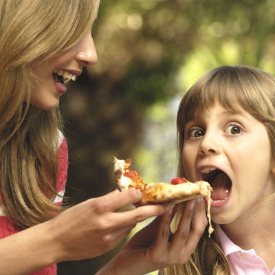 Otrov u omiljenoj hrani: Topli sendviči i pice izazivaju rak!