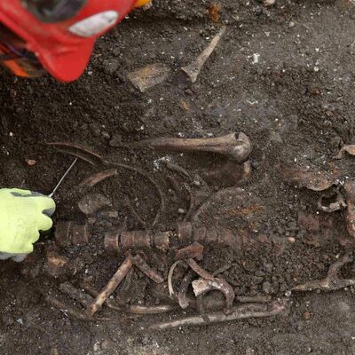 Na mestu buduće metro stanice u Londonu iskopano 3.000 skeleta! (FOTO)
